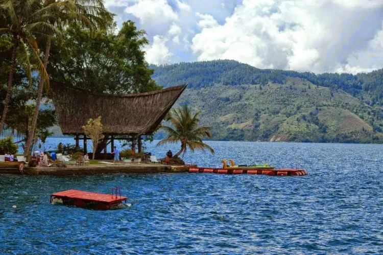 Kisah Misteri Sering Hadir di Danau Toba. Mulai Tangisan Misterius, Hingga Wanita Berwajah Rata! 9