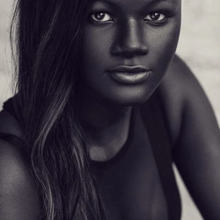 Bersiaplah, Dunia akan Memaknai Ulang Kecantikan Lewat Khoudia Diop, Model Ayu Berkulit Hitam Legam 10