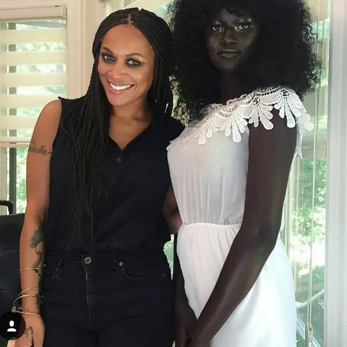 Bersiaplah, Dunia akan Memaknai Ulang Kecantikan Lewat Khoudia Diop, Model Ayu Berkulit Hitam Legam 8