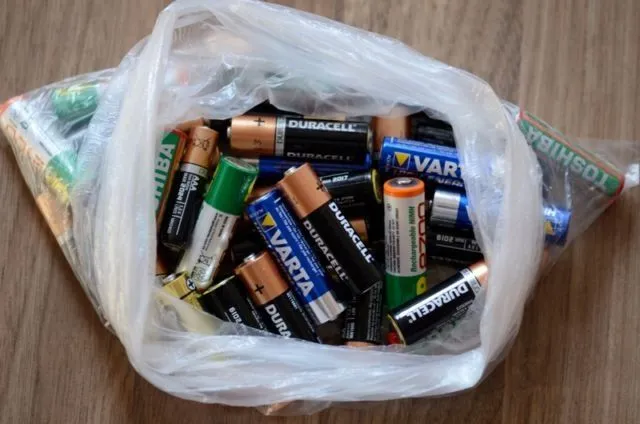 9 Contoh Sampah Berbahaya yang Nggak Boleh Dibuang di Sembarang Tempat 11