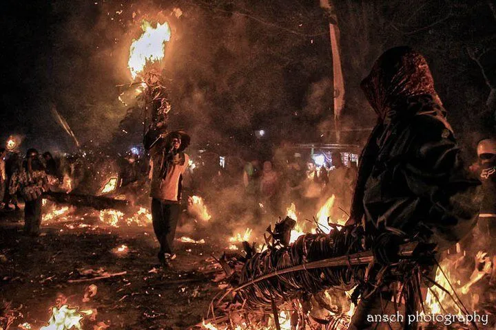 Tradisi Perang Obor di Jepara, Pukul-pukulan Api yang Seru dengan Nilai Sejarah Luhur 8