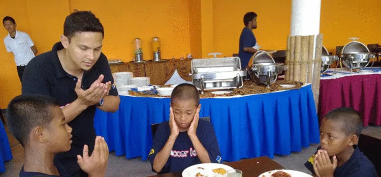 Simak 5 Tanda-tanda Rumah Makan yang Ada Jin Penglarisnya. Serem Sih, Tapi Kamu Harus Waspada! 10