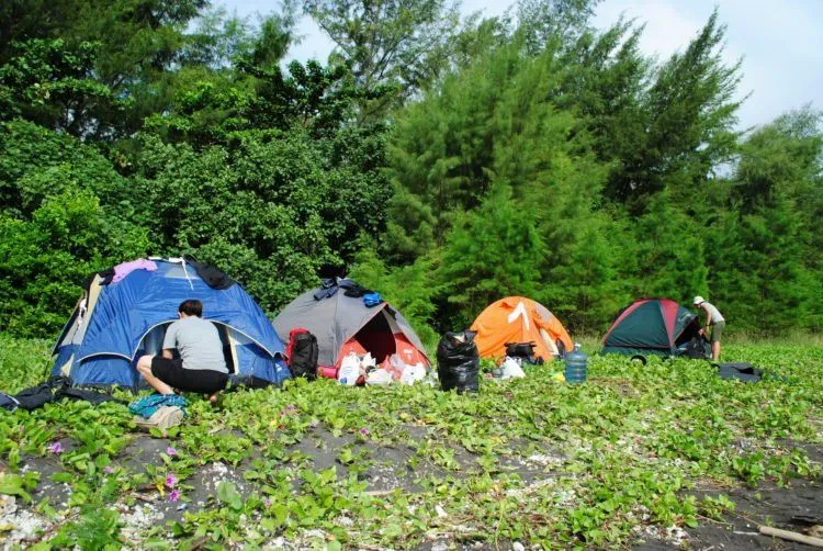8 Pilihan Spot Camping Ini Lebih Seru, Gunung Sama Pantai Mah Sudah Biasa! 11