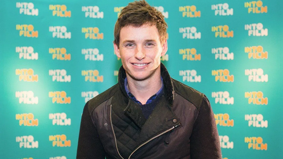 Meski Kaya dan Bertabur Penghargaan, Eddie Redmayne Tetap Selalu Naik Angkutan Umum 8