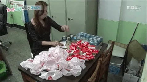 5 Cewek Ini Makannya Udah Lebih dari Rakus, Tapi Badannya Tetap Aja Langsing. Ususnya dari Apa Sih? 9