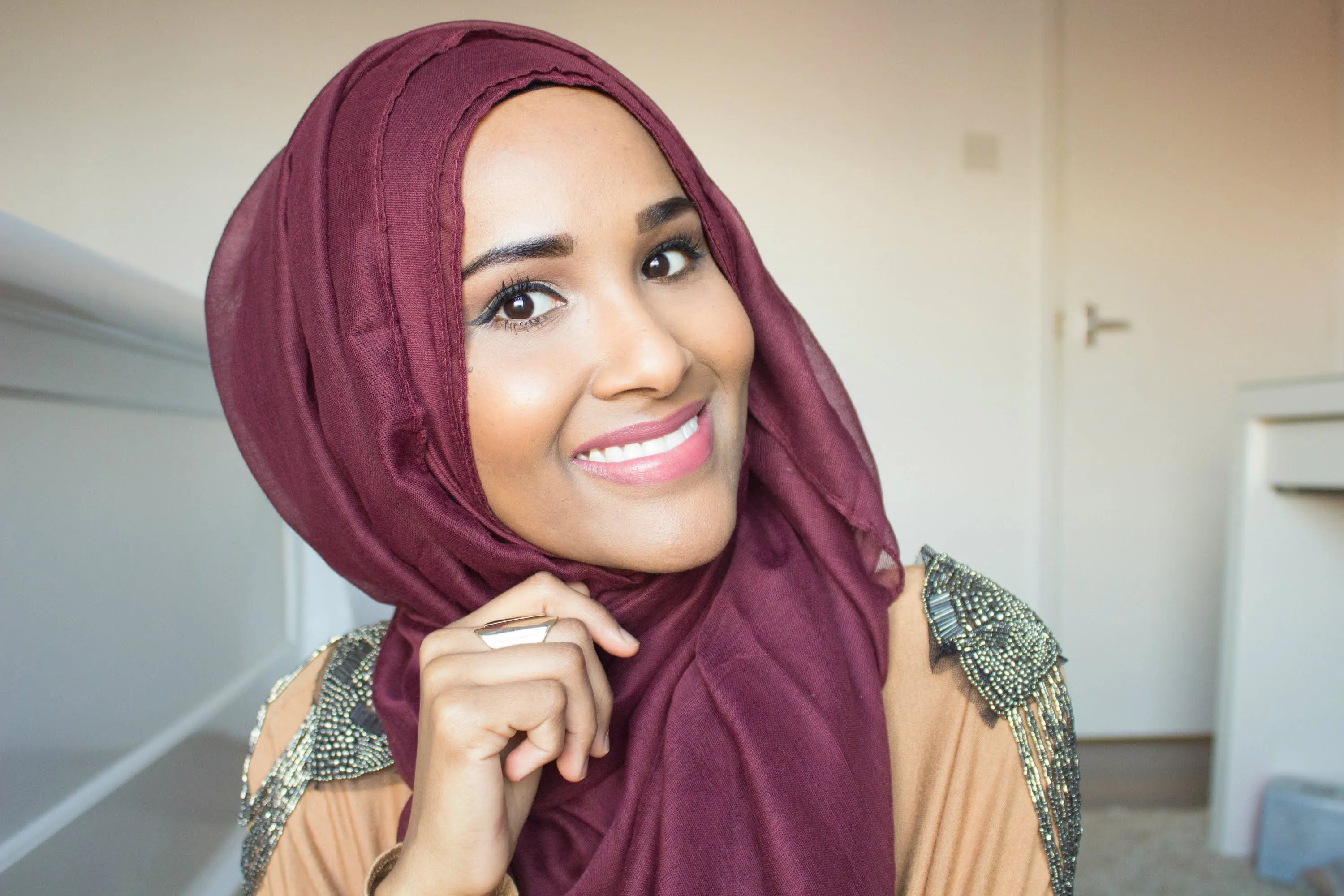 Jangan Salah Pilih Warna Hijab! Sesuaikan dengan Warna Kulitmu Agar Tidak Kelihatan Kusam 8