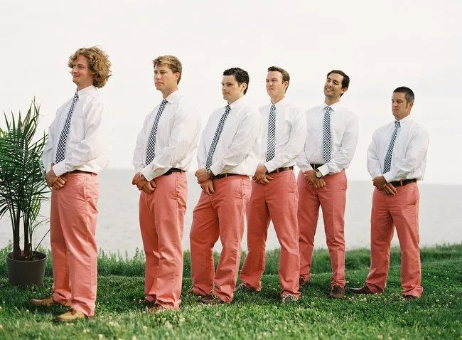 13 Inspirasi Mendandani Groomsman-mu di Resepsi. Agar Kegantengan Mereka Tak Ditanyakan Lagi 17 groomsmen