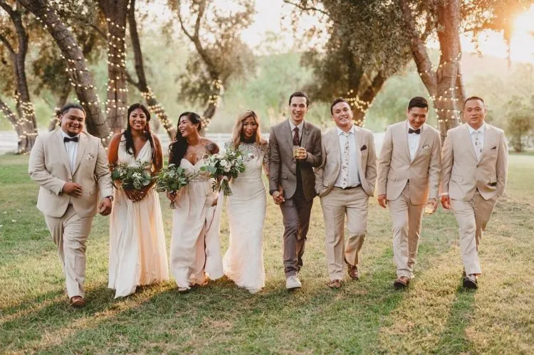 13 Inspirasi Mendandani Groomsman-mu di Resepsi. Agar Kegantengan Mereka Tak Ditanyakan Lagi 20 groomsmen
