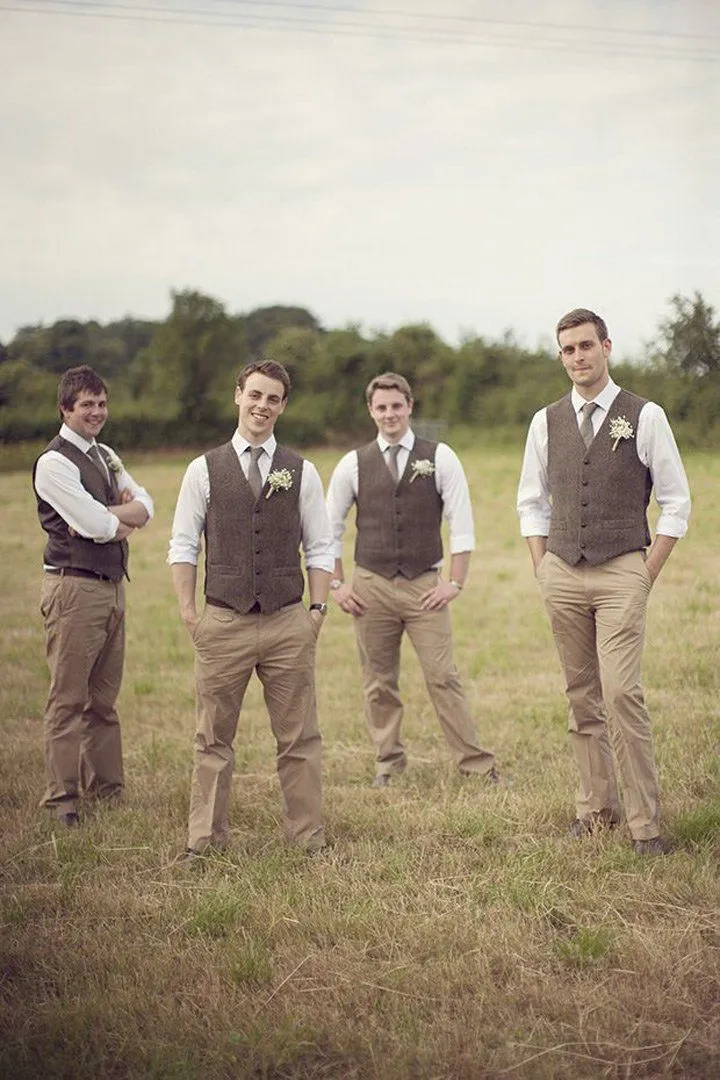 13 Inspirasi Mendandani Groomsman-mu di Resepsi. Agar Kegantengan Mereka Tak Ditanyakan Lagi 18 groomsmen