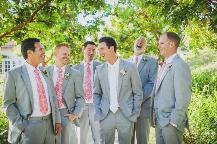 13 Inspirasi Mendandani Groomsman-mu di Resepsi. Agar Kegantengan Mereka Tak Ditanyakan Lagi 14 groomsmen
