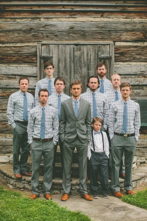 13 Inspirasi Mendandani Groomsman-mu di Resepsi. Agar Kegantengan Mereka Tak Ditanyakan Lagi 16 groomsmen