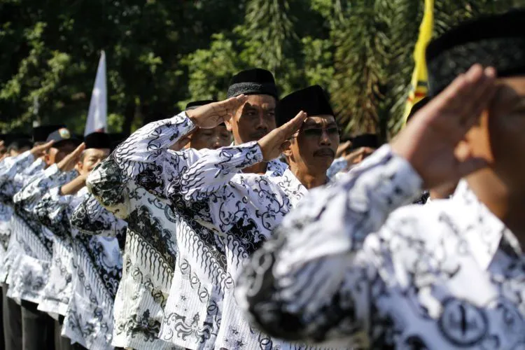Susahnya Jadi Guru Honorer. Kerja Keras Terus Dilakukan Meski Upah Tak Berimbang 13