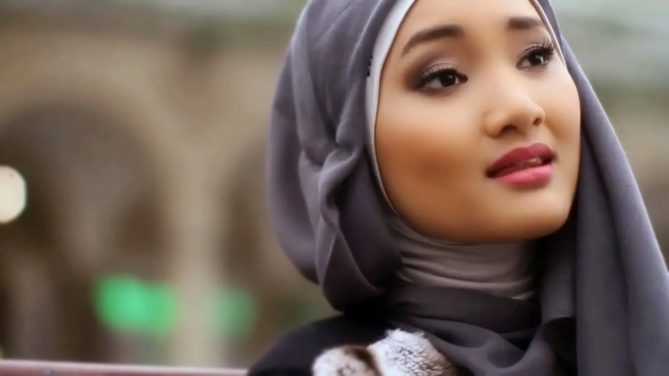 Jangan Salah Pilih Warna Hijab! Sesuaikan dengan Warna Kulitmu Agar Tidak Kelihatan Kusam 6