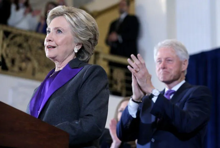 Hillary Clinton Boleh Kalah, Tapi Tatapan Suaminya Ini Seakan Berkata ‘That’s My Girl!’ Bikin Baper~ 3