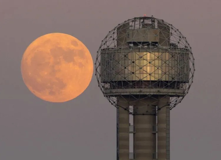 21 Foto Supermoon yang Menunjukan Keagungan Tuhan yang Maha Perkasa, Epik Kayak di Film-Film Fantasi 25