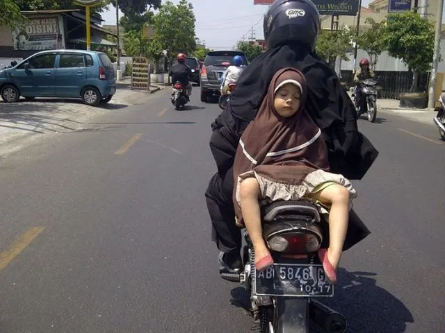 5 Alasan Kenapa Ibu-ibu Selalu Ngaco Kalau di Jalan Raya. Mungkin Ini Bisa Membantu Memahami Mereka 9
