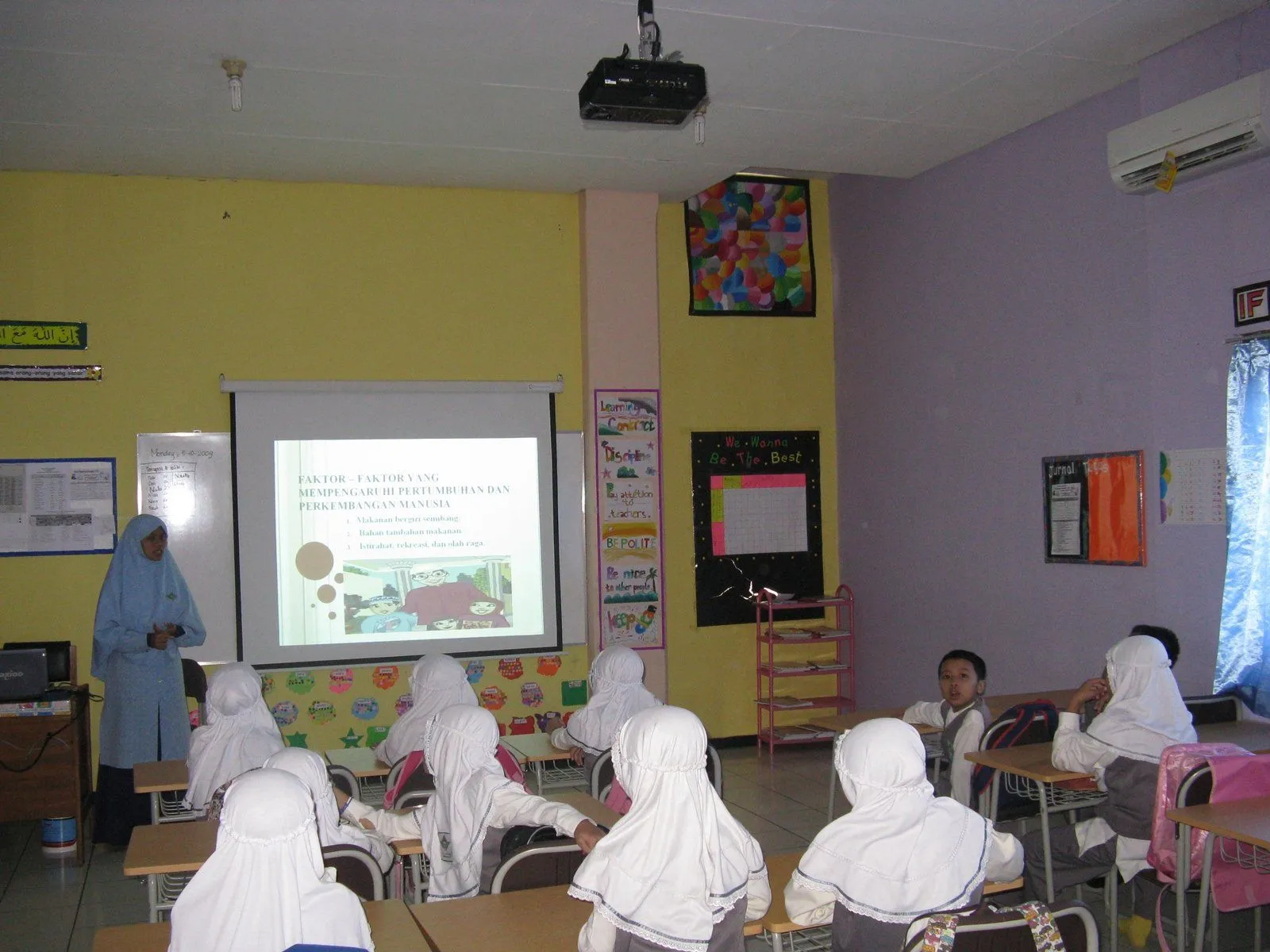 5 Perbedaan Guru Zaman Dulu dan Guru Zaman Sekarang. Sedih Kalau Lihat Perkembangan Pendidikan! 9
