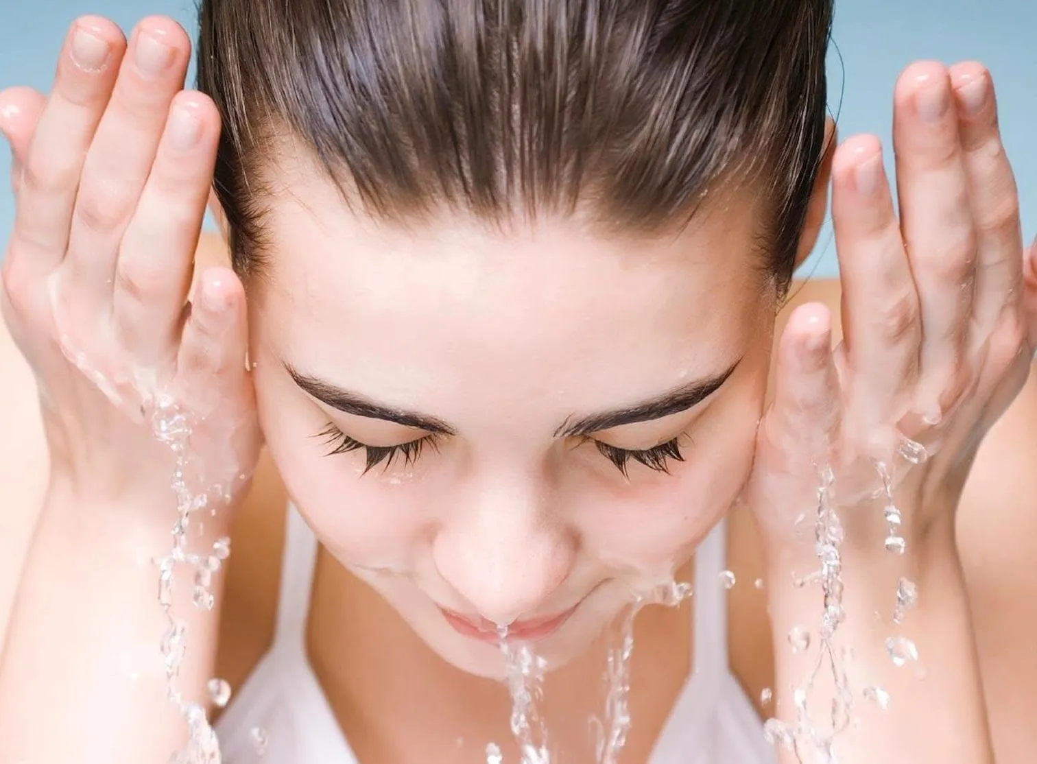 7 Produk Make Up Sederhana yang Harus Kamu Punya Kalau Mau Cantik Natural 8 wash your face