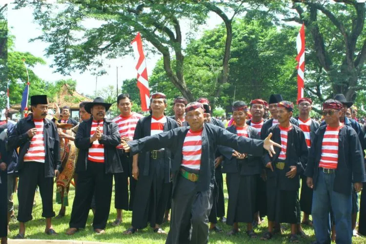 Madura Nggak Cuma Terkenal Sate dan Carok-nya Aja. Yuk Pelajari Budaya Orang Madura yang Luar Biasa! 14