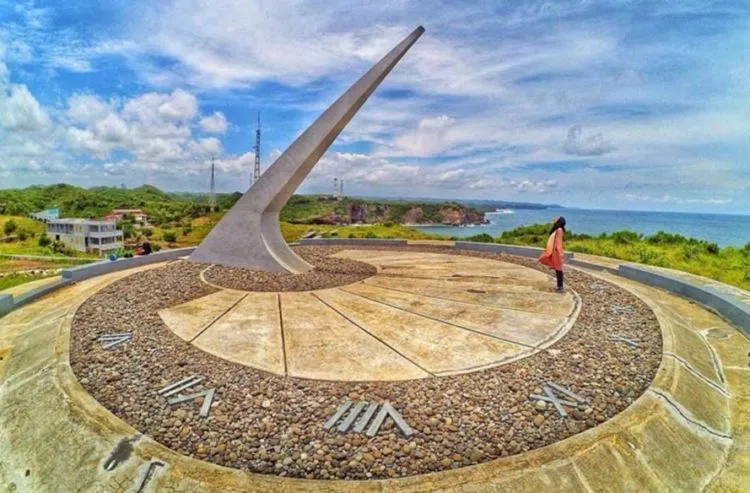 Gunungkidul Nggak Cuma Pantai Aja, Jam Matahari Ini Juga Istimewa. Kamu Harus Segera ke Sana! 7