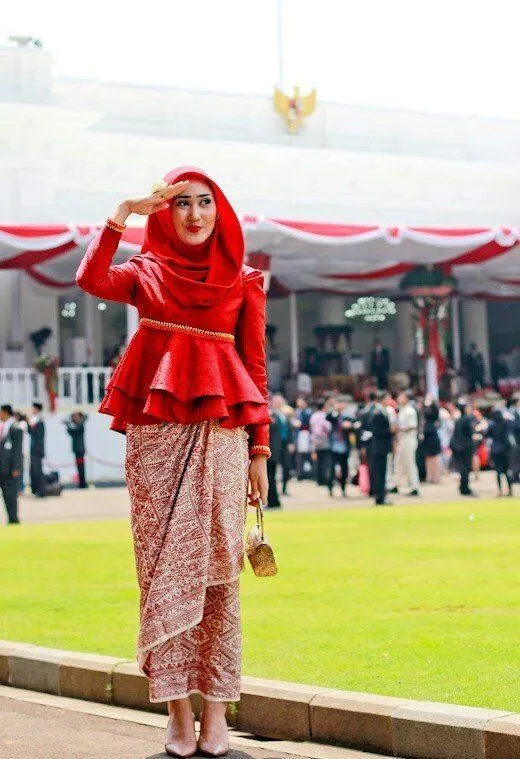 9 Inspirasi Bawahan Kebaya yang Bisa Kamu Jadikan Referensi untuk Tampil Kian Paripurna 12