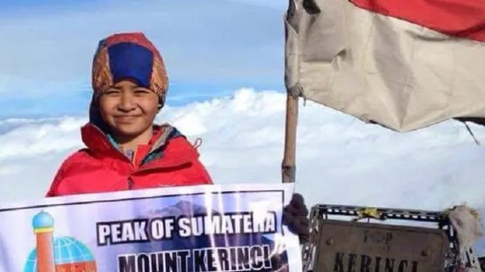 Belajar Sama Khansa Syahlaa. Gadis Cilik Ini Sukses Mendaki Lima Gunung di Usianya yang Masih Belia! 5