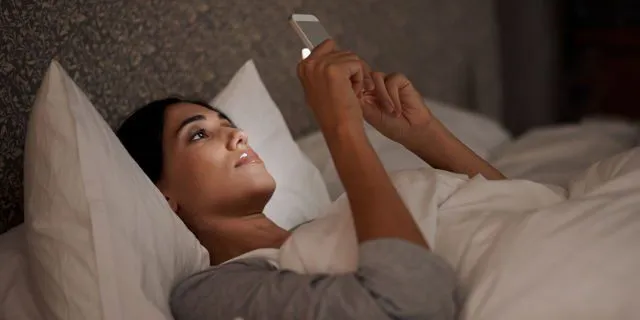 6 Posisi Salah Saat Pakai Gadget. Jangan Sampai Teknologi Merampas Kesehatanmu! 11