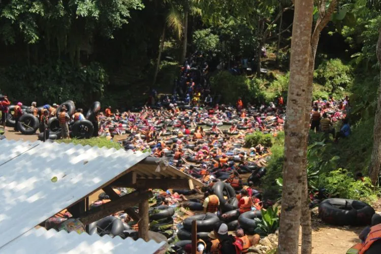 Lebih Baik Ambil Cuti Aja Buat Liburan, Nggak Usah Nungguin Tanggal Merah. Ini 6 Alasan Logisnya! 9