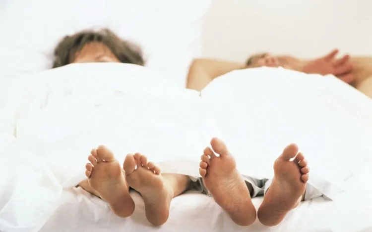 7 Pikiran Tidak Karuan yang Ada di Kepala Cewek Jelang Malam Pertama. Percayalah, Mereka Itu Deg-degan Juga! 12