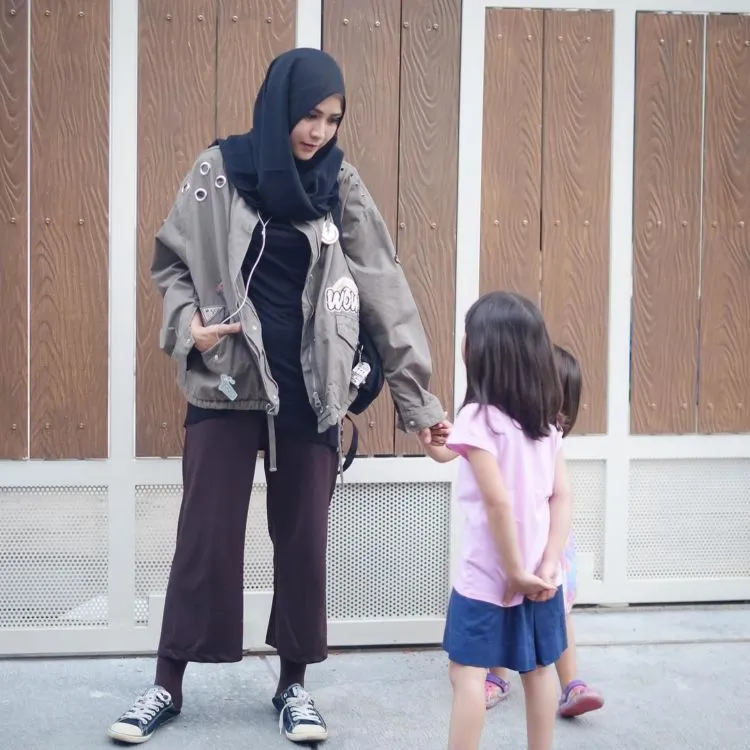 Sudah Jadi Mama, Bukan Berarti Nggak Boleh Gaya. Ini 10 Style Agar Tetap Memesona 14