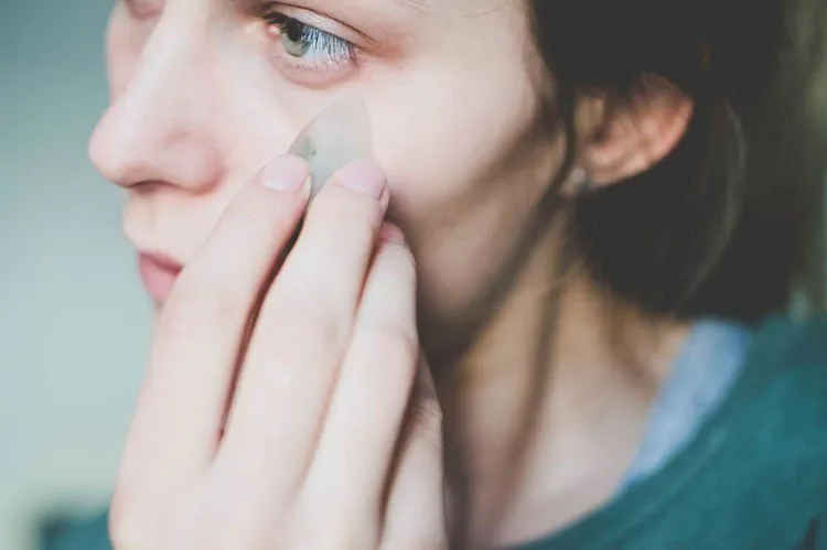 Bukan BB Cream atau Concealer, 6 Produk Make-Up Ini Lebih Ampuh Menyamarkan Jerawatmu! 12