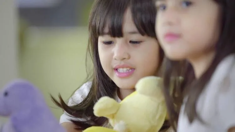 8 Kebiasaan Orangtua yang Nggak Disadari Bikin Anak Tumbuh Kurang Cerdas. Hati-hati Ya 16
