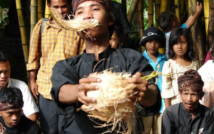 Dibacok Nggak Mempan, Ditusuk Nggak Tembus. Kesenian Banten Sejak Ratusan Tahun, Debus! 10