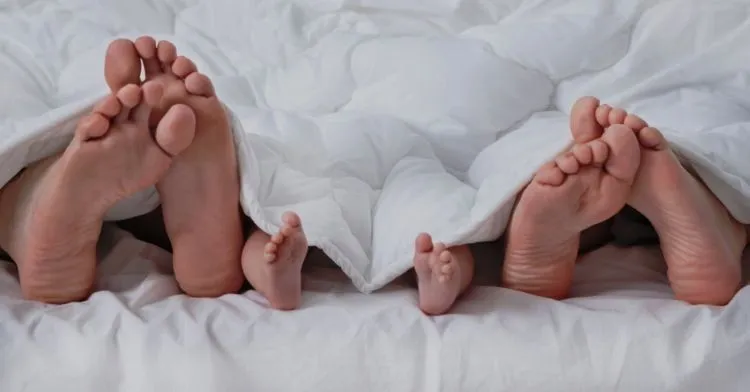Kalau Mesra Dengan Istri, Perhatikan 4 Hal Ini Jika Ada Anak Di Dekatmu. Biar Mereka Nggak Rusak! 7