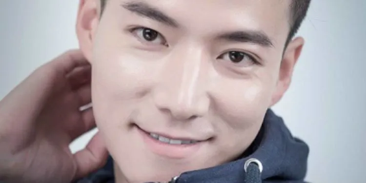 Pemeran Daniel Spencer, Dokter Ganteng Ini Bakal Bikin Kamu Baper Lho Gara-Gara Prewed Ala DOTS nya 7