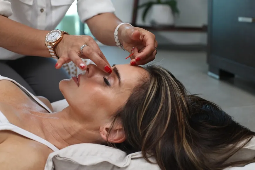 Facial Nggak Akan Menyembuhkan Wajah Berjerawat Tanpa 6 Aturan ini 9
