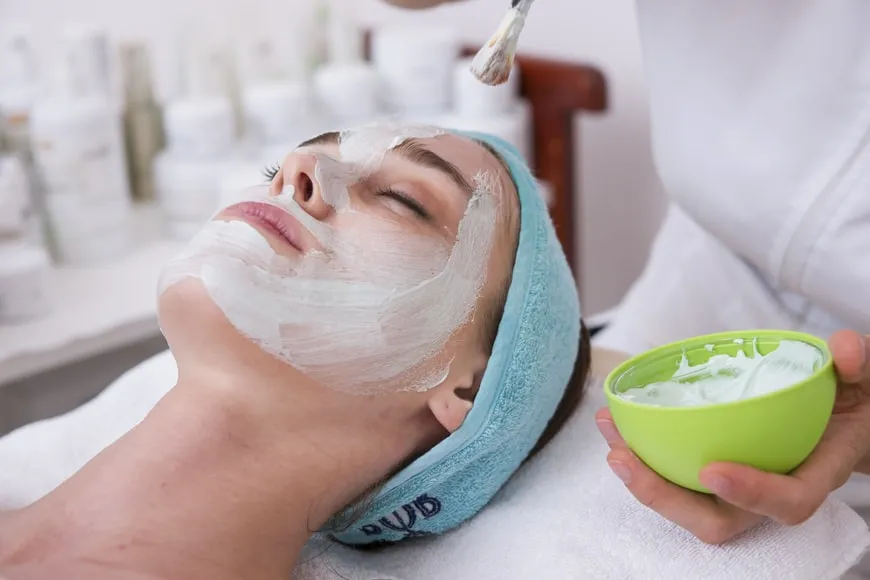 Facial Nggak Akan Menyembuhkan Wajah Berjerawat Tanpa 6 Aturan ini 12