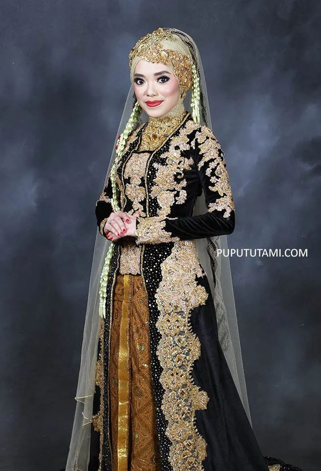 Meski Berhijab dan Tanpa Paes, 8 Inspirasi Pengantin Jawa Ini Layak Kamu Coba 10