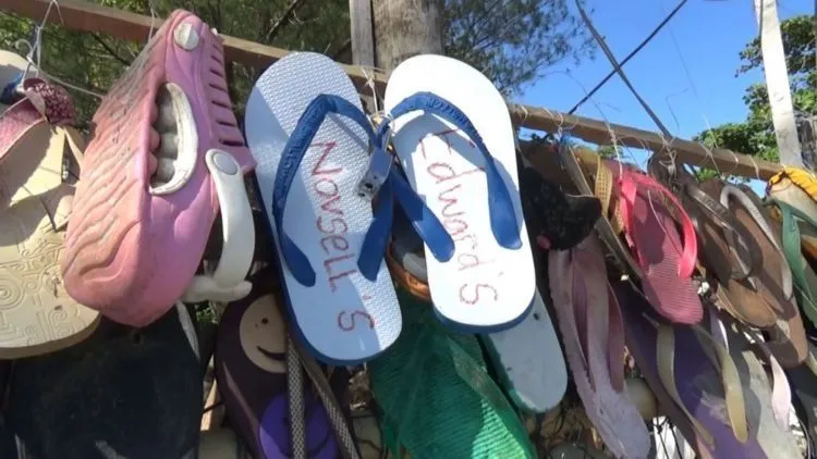 Pantai Tapak Paderi Bengkulu Punya Spot Selfie Baru, Sandal Jodoh Namanya. Kamu Kapan ke Sana? 8