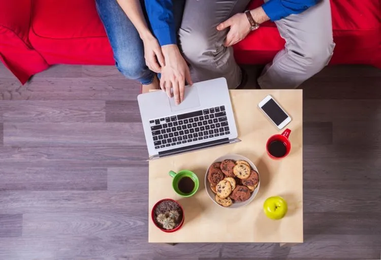 Seringnya Makan Hati, Tapi Anehnya Cewek Mau Bertahan Hanya Karena 5 Alasan Ini 7