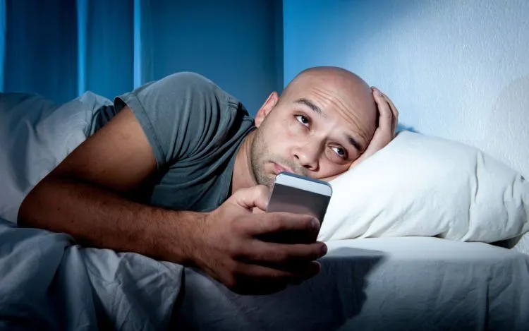 6 Posisi Salah Saat Pakai Gadget. Jangan Sampai Teknologi Merampas Kesehatanmu! 10