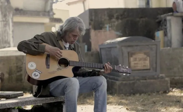 Review Singing In Graveyards: Kisah Rockstar yang Tak Pernah Menulis Lagu Cinta 4