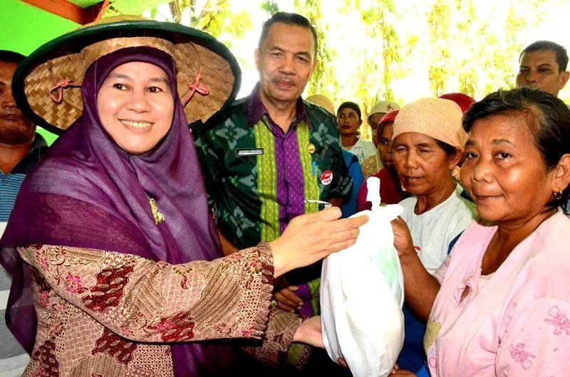 5 Wanita Ini Memang Layak Jadi Istri Pejabat, Nggak Cuma Mondar-mandir Menenteng Tas Mahal di TV
