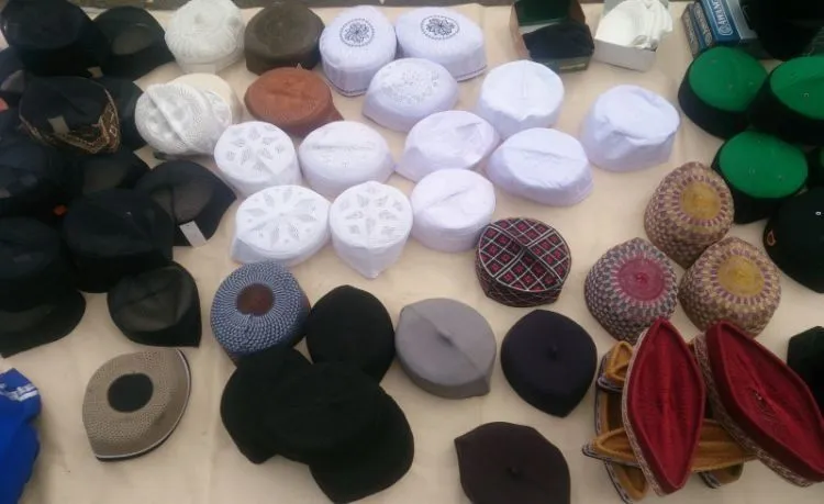 Apa Barang yang Laku Banget di Demo 4 November? Tanya Aja ke Penjual Peci yang Menang Banyak Ini 3