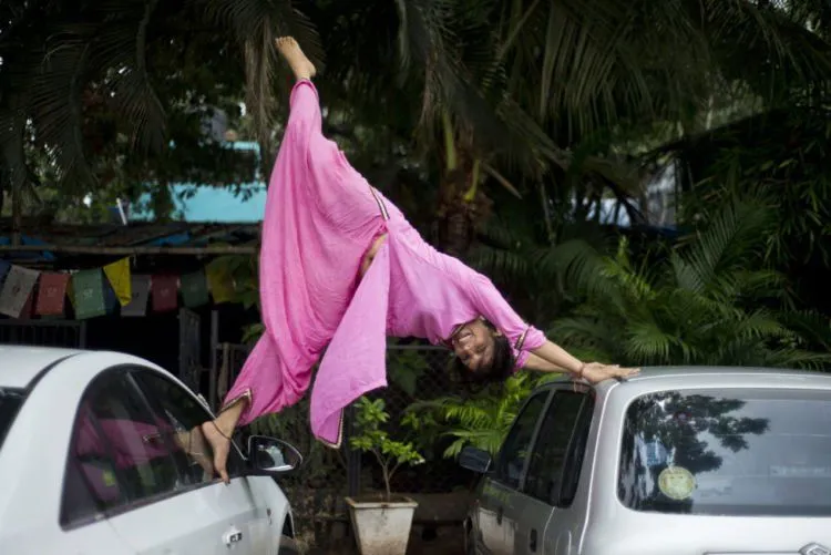 15 Lokasi Yoga yang Tak Biasa Ini Jadi Bikin Kamu Mikir, Apa Sih Esensi Yoga Sejatinya? 23