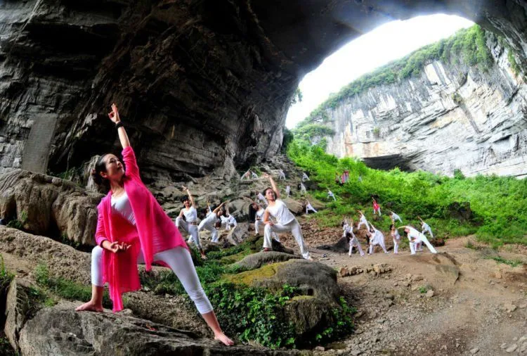 15 Lokasi Yoga yang Tak Biasa Ini Jadi Bikin Kamu Mikir, Apa Sih Esensi Yoga Sejatinya? 18