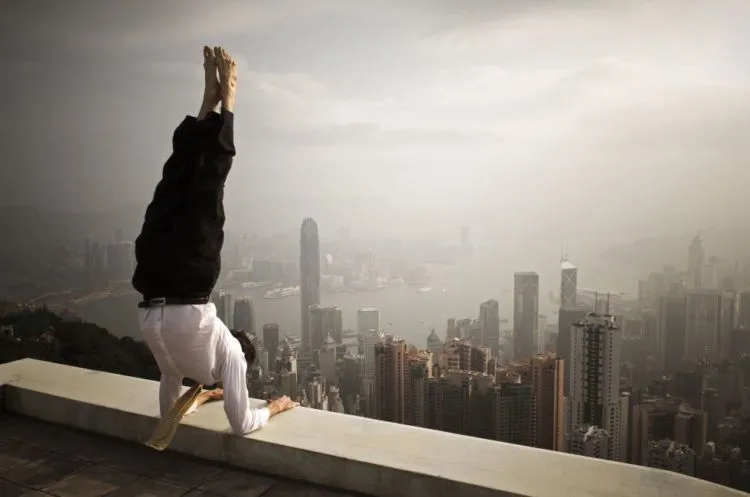 15 Lokasi Yoga yang Tak Biasa Ini Jadi Bikin Kamu Mikir, Apa Sih Esensi Yoga Sejatinya? 21