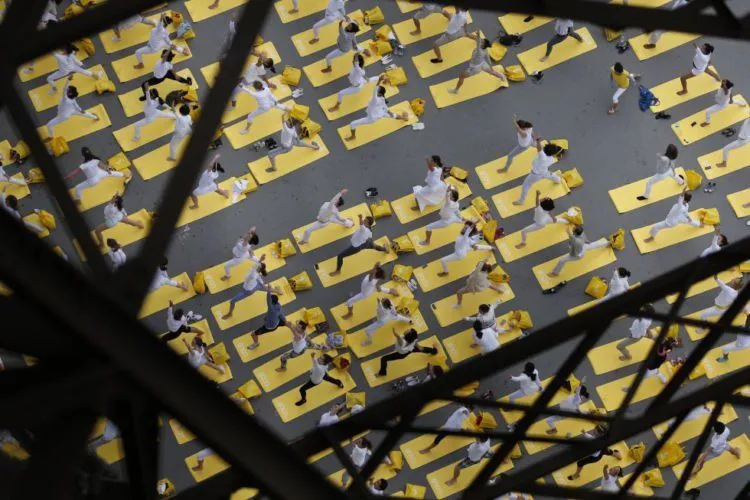 15 Lokasi Yoga yang Tak Biasa Ini Jadi Bikin Kamu Mikir, Apa Sih Esensi Yoga Sejatinya? 24