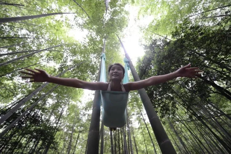 15 Lokasi Yoga yang Tak Biasa Ini Jadi Bikin Kamu Mikir, Apa Sih Esensi Yoga Sejatinya? 25