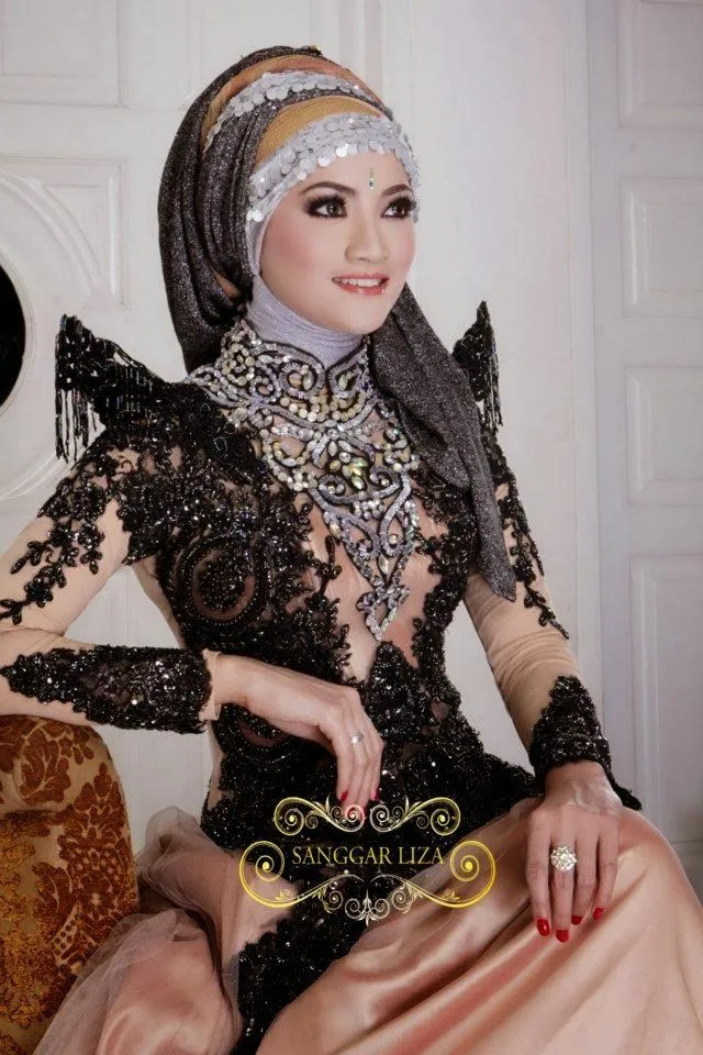 Meski Berhijab dan Tanpa Paes, 8 Inspirasi Pengantin Jawa Ini Layak Kamu Coba 16